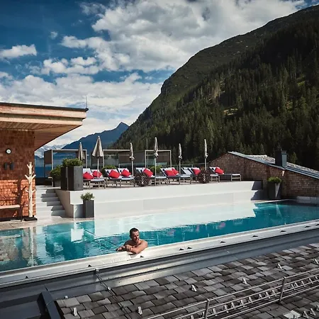 Hotel Alpin Tuxerhof 5*