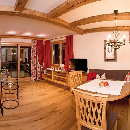 Hotel Alpin Tuxerhof 5*