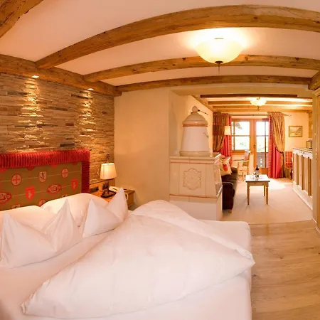 Отель Alpin Tuxerhof Тукс