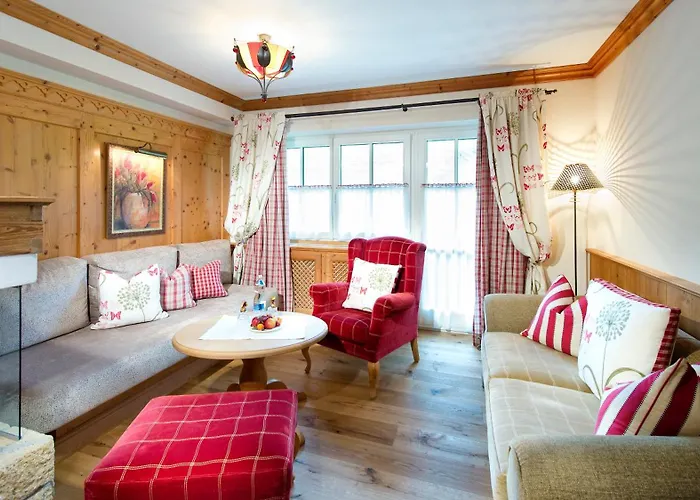 Alpin Tuxerhof Отель Тукс