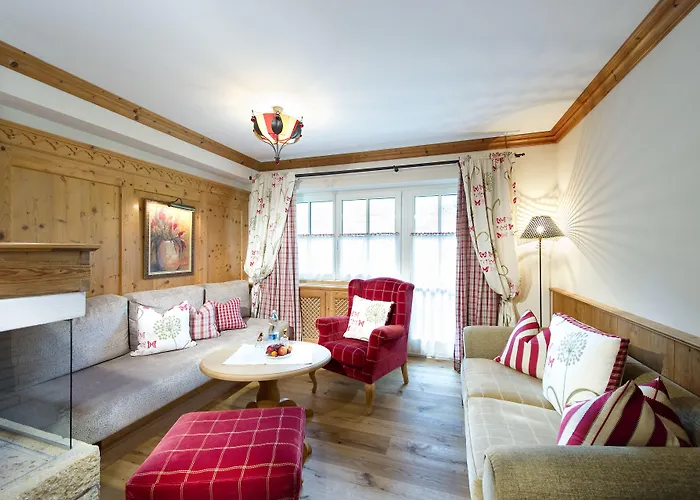 Alpin Tuxerhof Отель Тукс